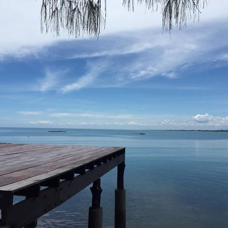 Issara Beach Resort Sichon Bagian luar foto