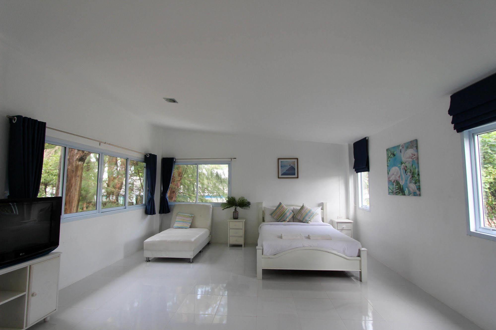 Issara Beach Resort Sichon Bagian luar foto