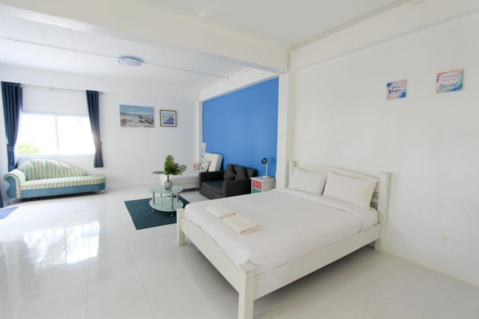 Issara Beach Resort Sichon Bagian luar foto