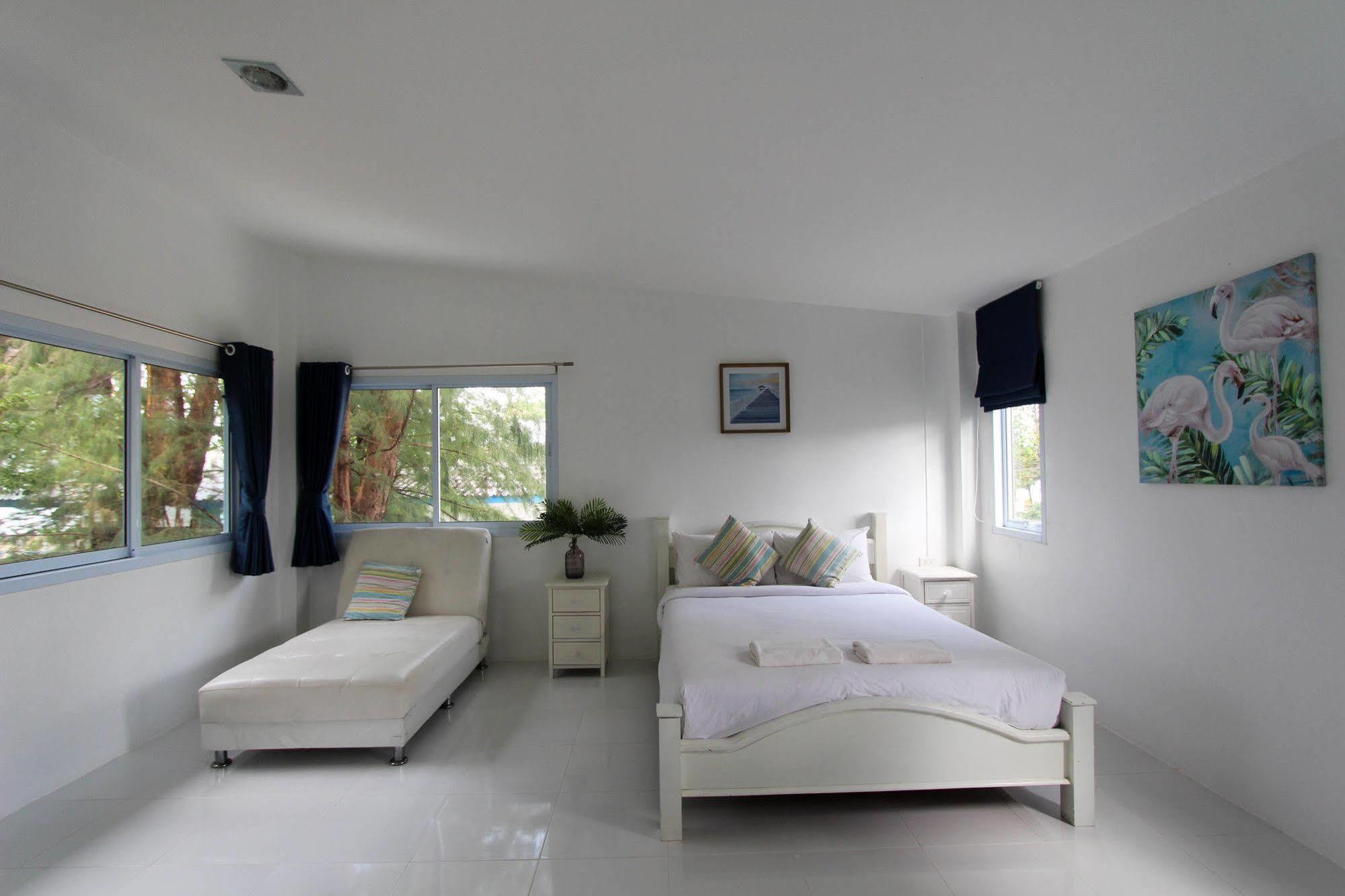 Issara Beach Resort Sichon Bagian luar foto