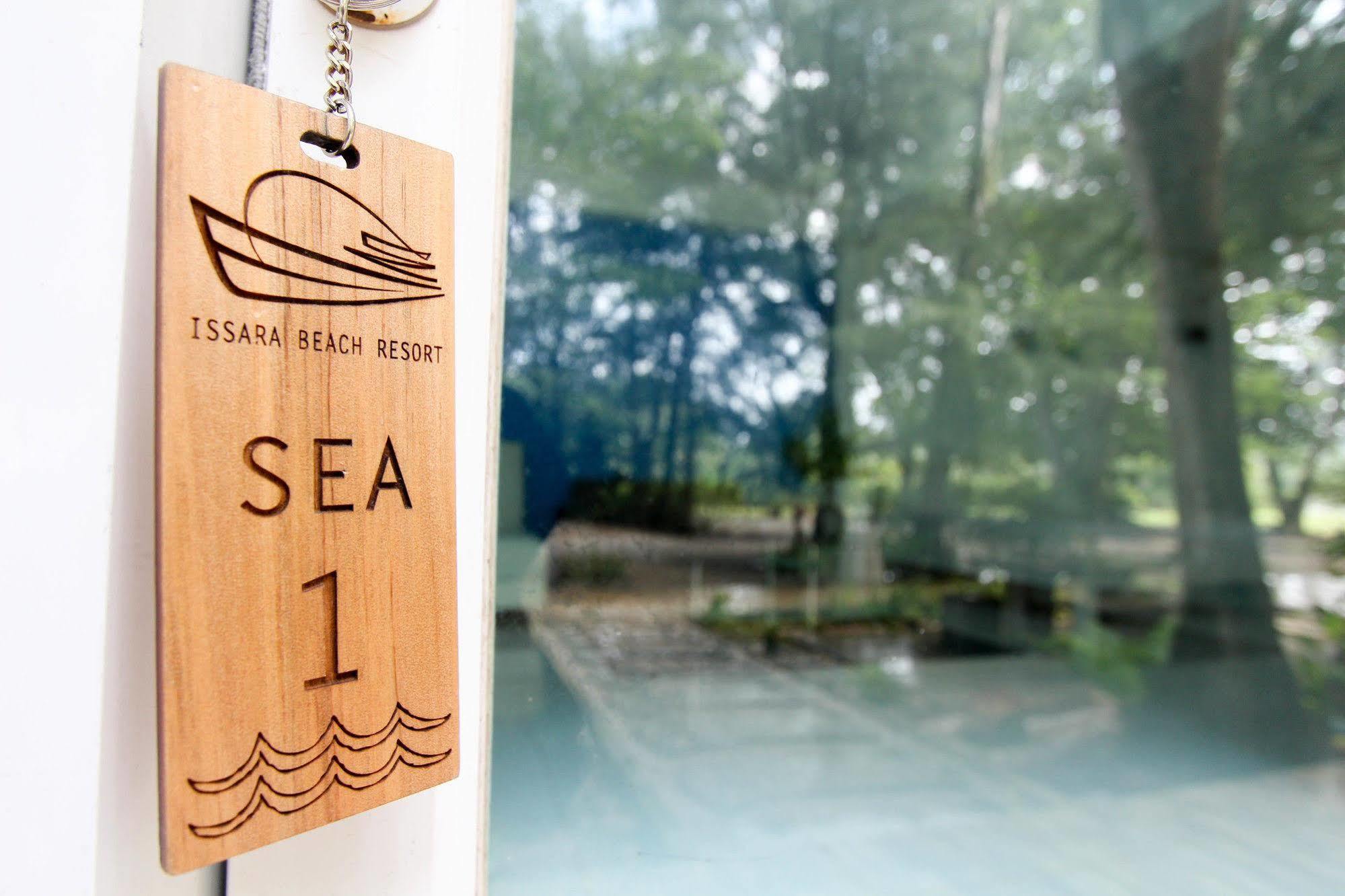 Issara Beach Resort Sichon Bagian luar foto