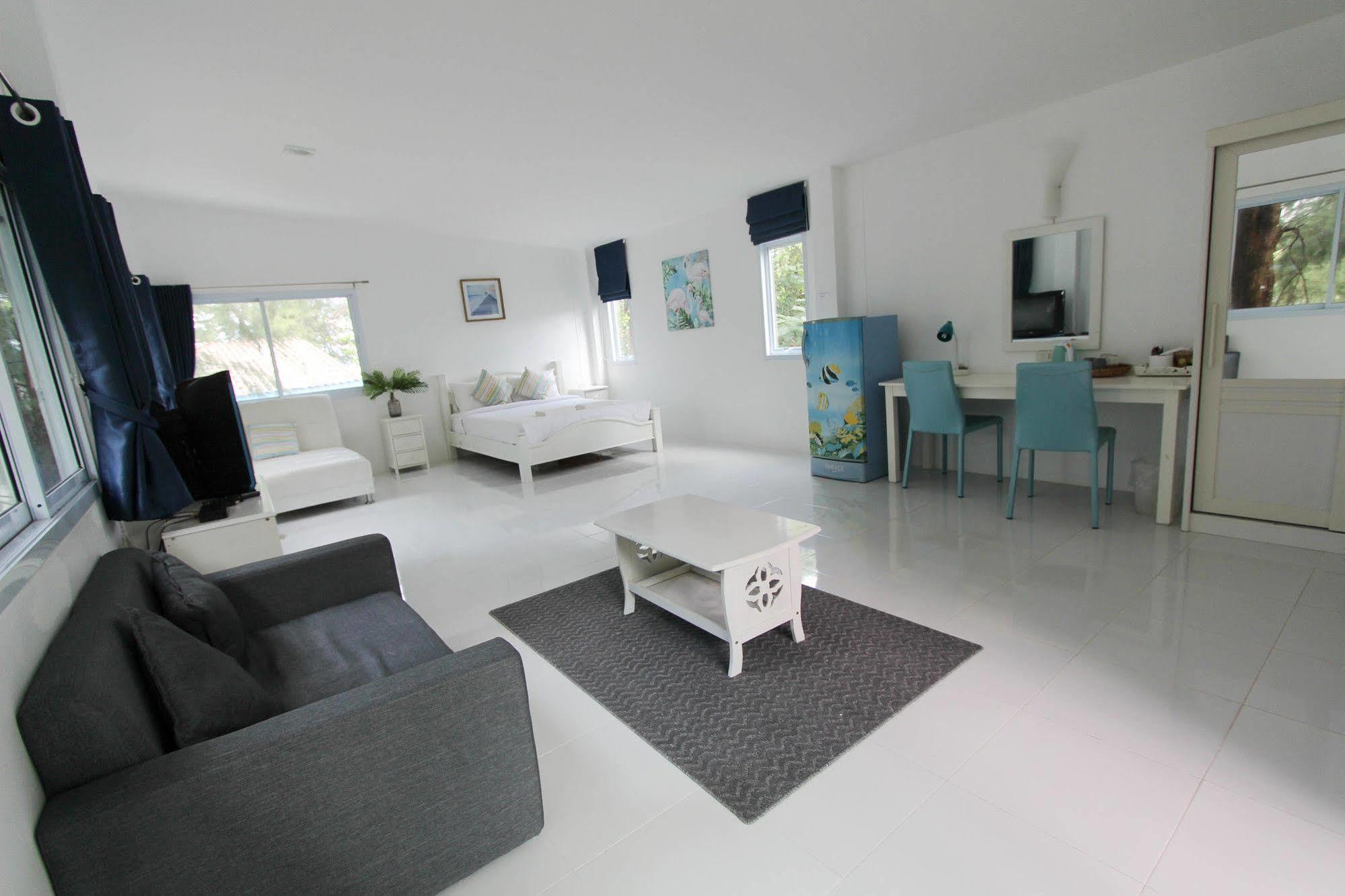 Issara Beach Resort Sichon Bagian luar foto