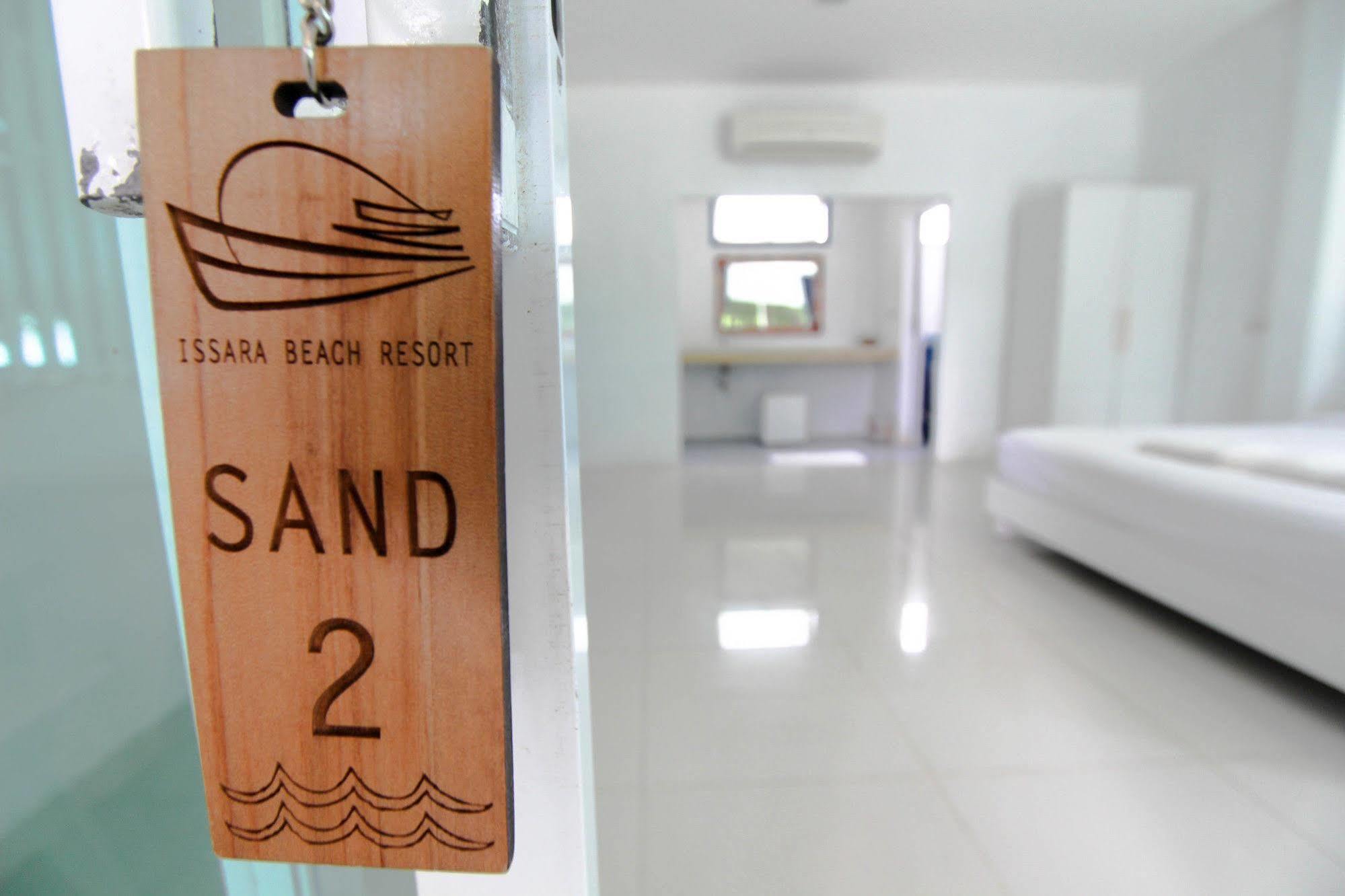 Issara Beach Resort Sichon Bagian luar foto